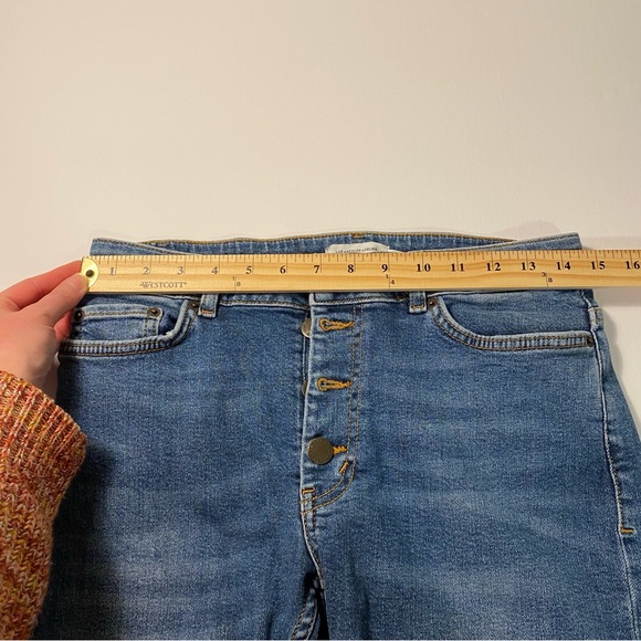 & Other Stories Los Angeles Atelier Blue Asymmetrical Hem Jean Shorts - Picture 10 of 12